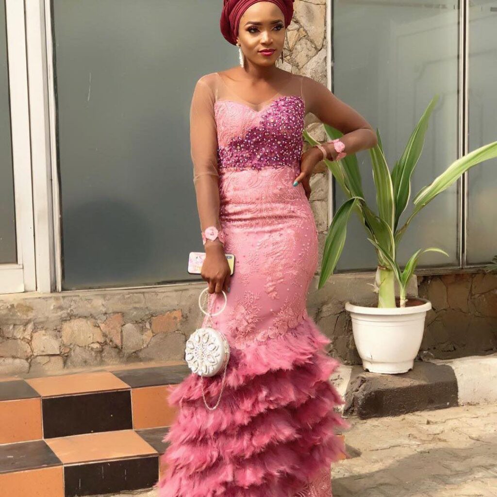 Creative Aso Ebi Styles This Month - Reny styles