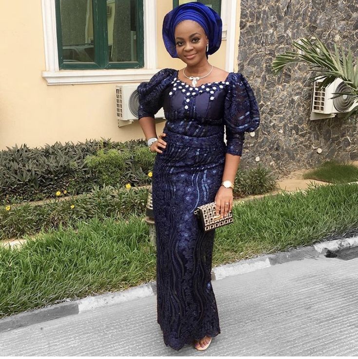 Lace Asoebi Fabulous! Stylish, and Head-Turning Asoebi Styles - Reny styles