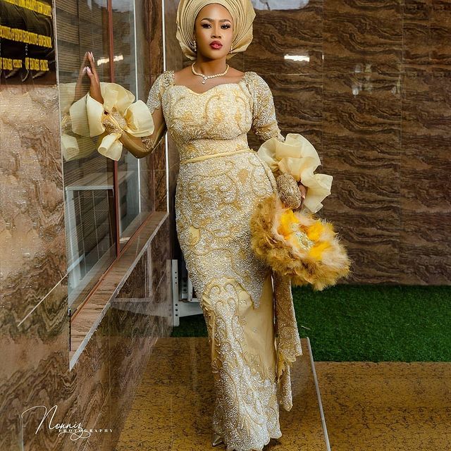 Unique Asoebi Styles For Engagement and Wedding - Reny styles