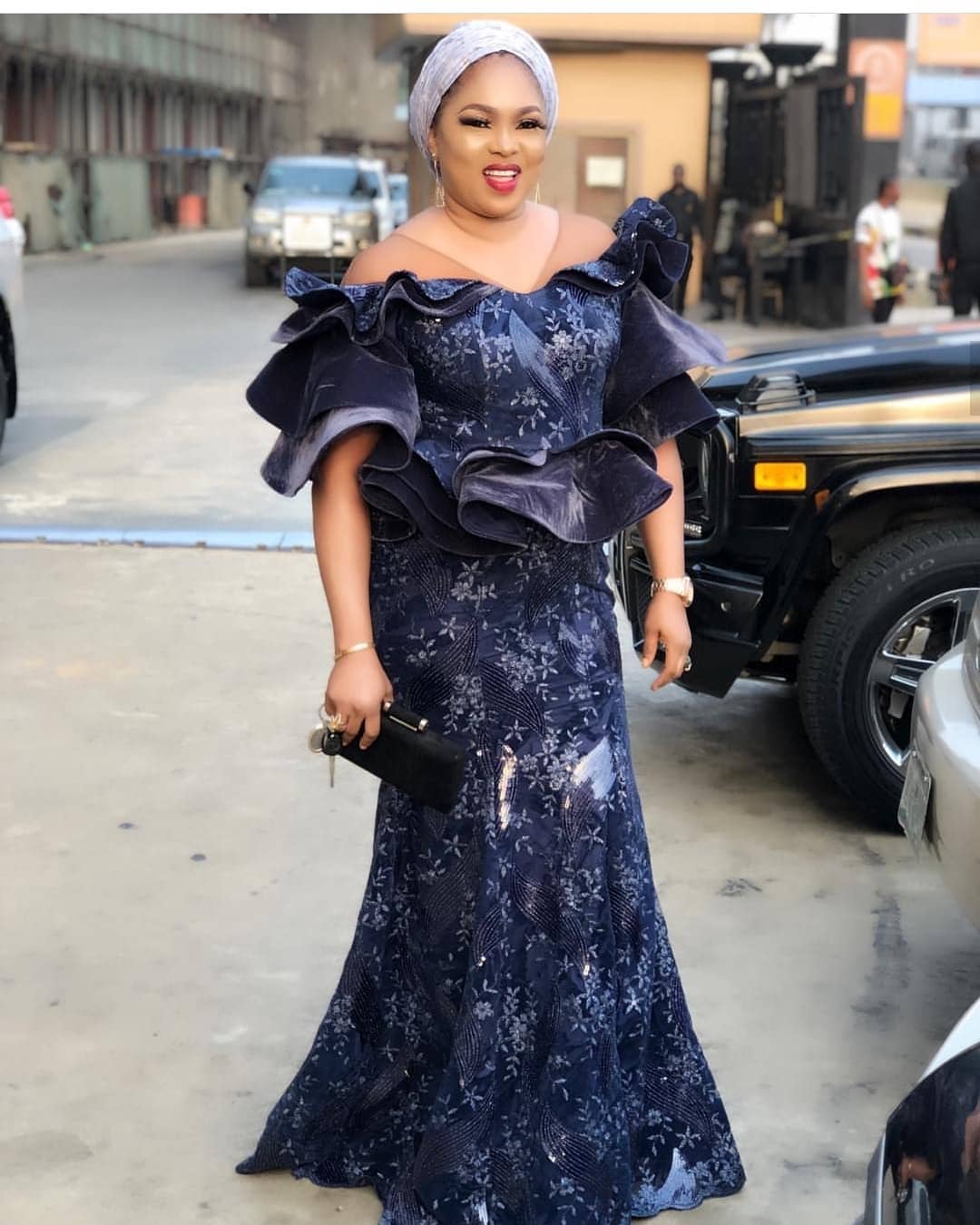 Checkout these Yet to be Seen Latest Lace Aso Ebi Styles 2023 - Reny styles