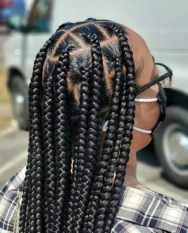 33 awesome short knotless braids with beads ideas to try out - Legit.ng